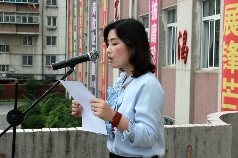 高級教師——高三文科火箭班班主任王晶講話.jpg 高級教師——高三文科火箭班班主任王晶講話.jpg